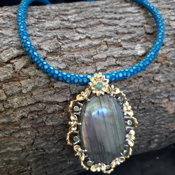 NEW! Handcrafted Labradorite and Stingray Necklace - Picture 6 of 15